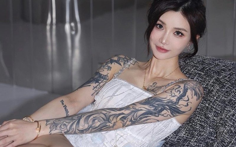 Ảnh gái xăm hình chất ngầu, body cực phẩm đầy nữ tính