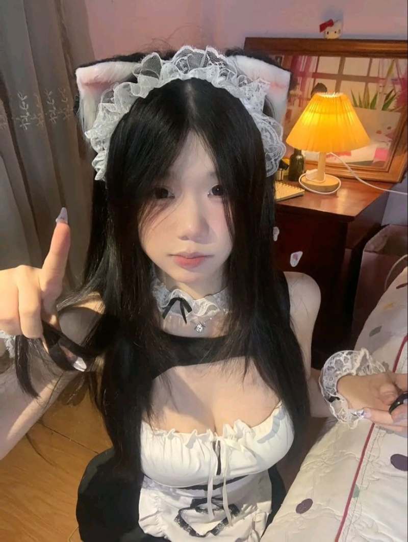 Gái xinh cosplay hầu gái sexy trong phòng ngủ Gái xinh cosplay hầu gái sexy trong phòng ngủ