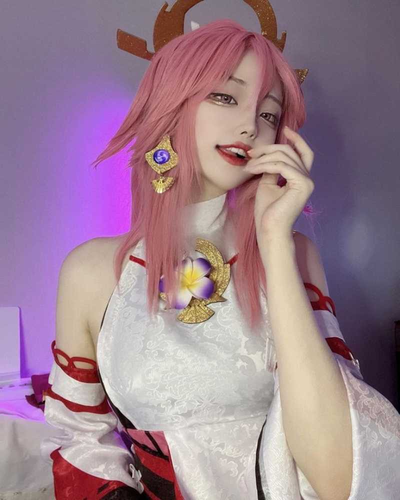 Cosplay Yae Miko quyến rũ Cosplay Yae Miko quyến rũ