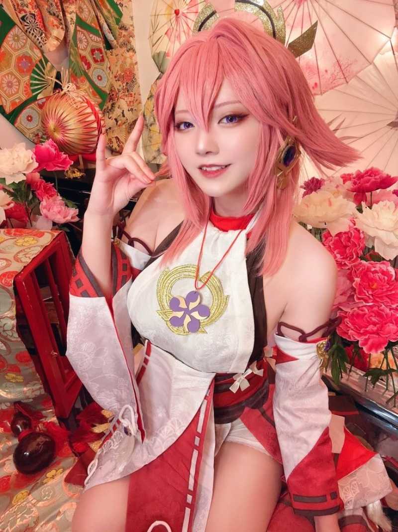 Cosplay Yae Miko duyên dáng Cosplay Yae Miko duyên dáng