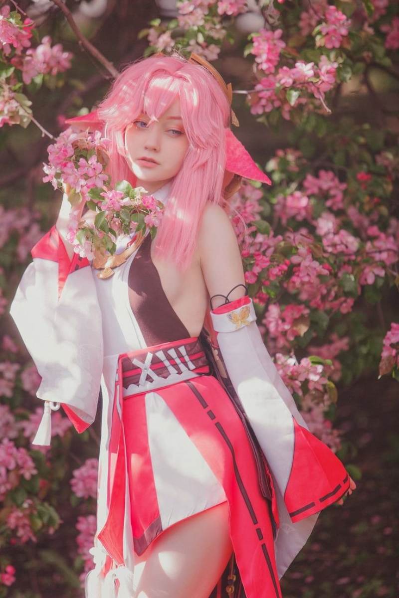 Cosplay Yae Miko dáng đẹp hấp dẫn Cosplay Yae Miko dáng đẹp hấp dẫn