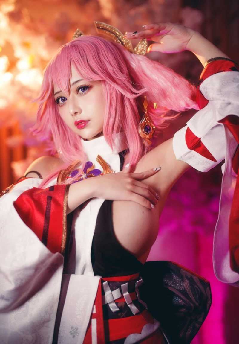 Cosplay Yae Miko vú bự Cosplay Yae Miko vú bự