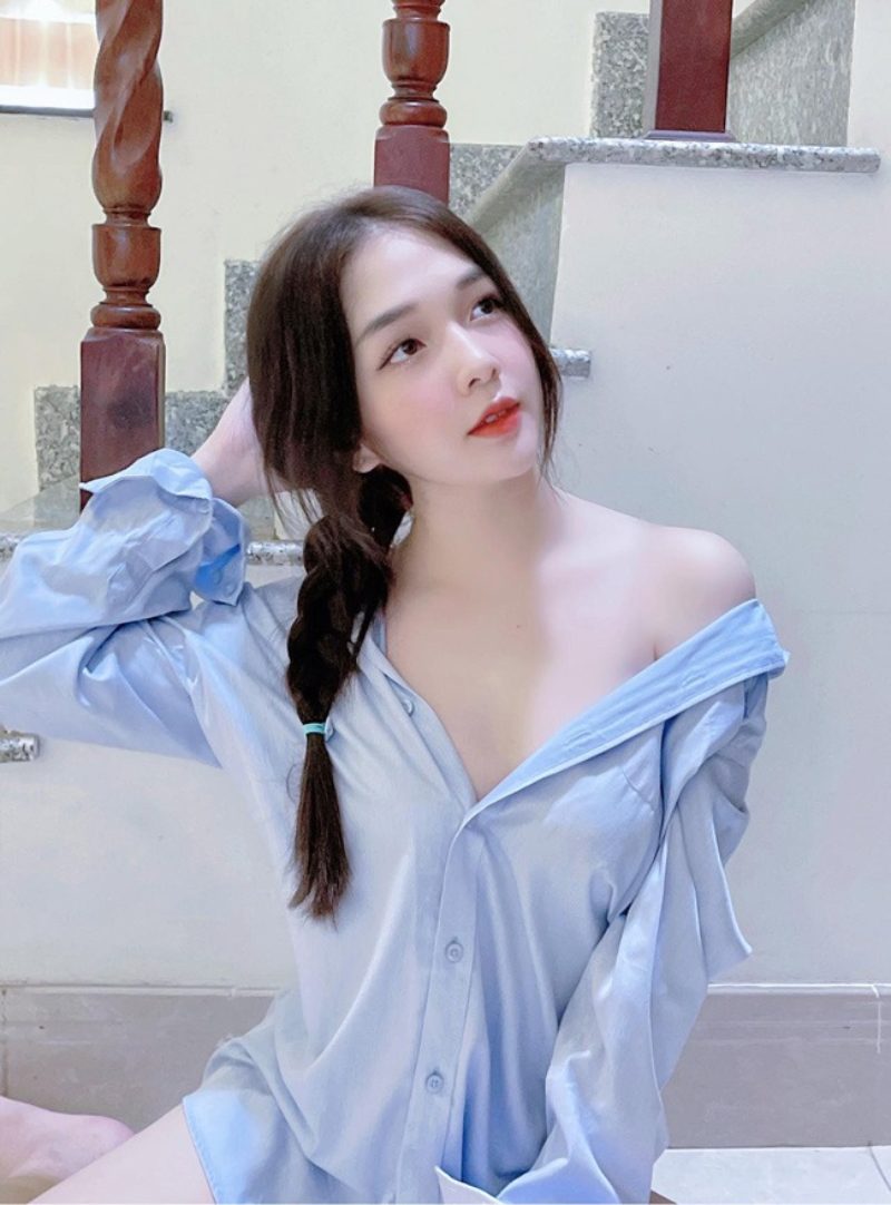 Gái đẹp 18 tuổi mặc áo hở vai sexy Gái đẹp 18 tuổi mặc áo hở vai sexy