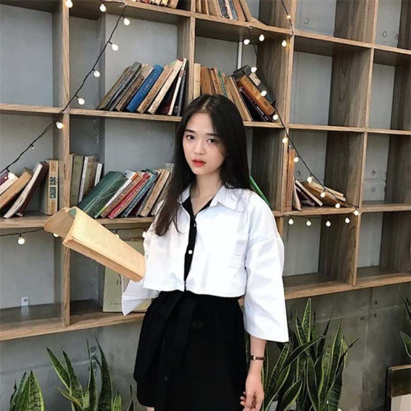 Gái đẹp 18 tuổi mặc áo sơ mi trắng cấm sách đọc Gái đẹp 18 tuổi mặc áo sơ mi trắng cấm sách đọc