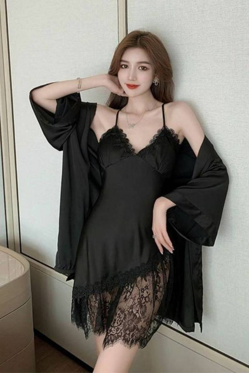 Gái Hàn Quốc sexy mặc đầm ngủ đen