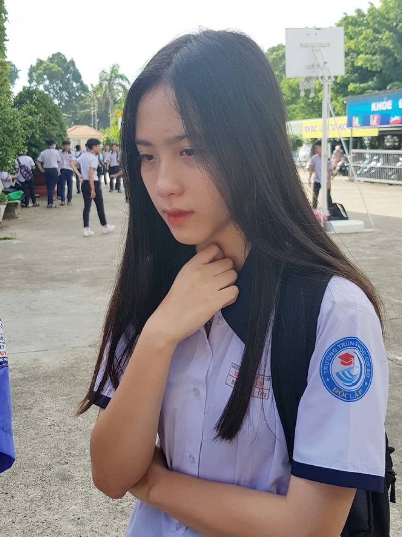 Gái xinh buồn não nề Gái xinh buồn não nề