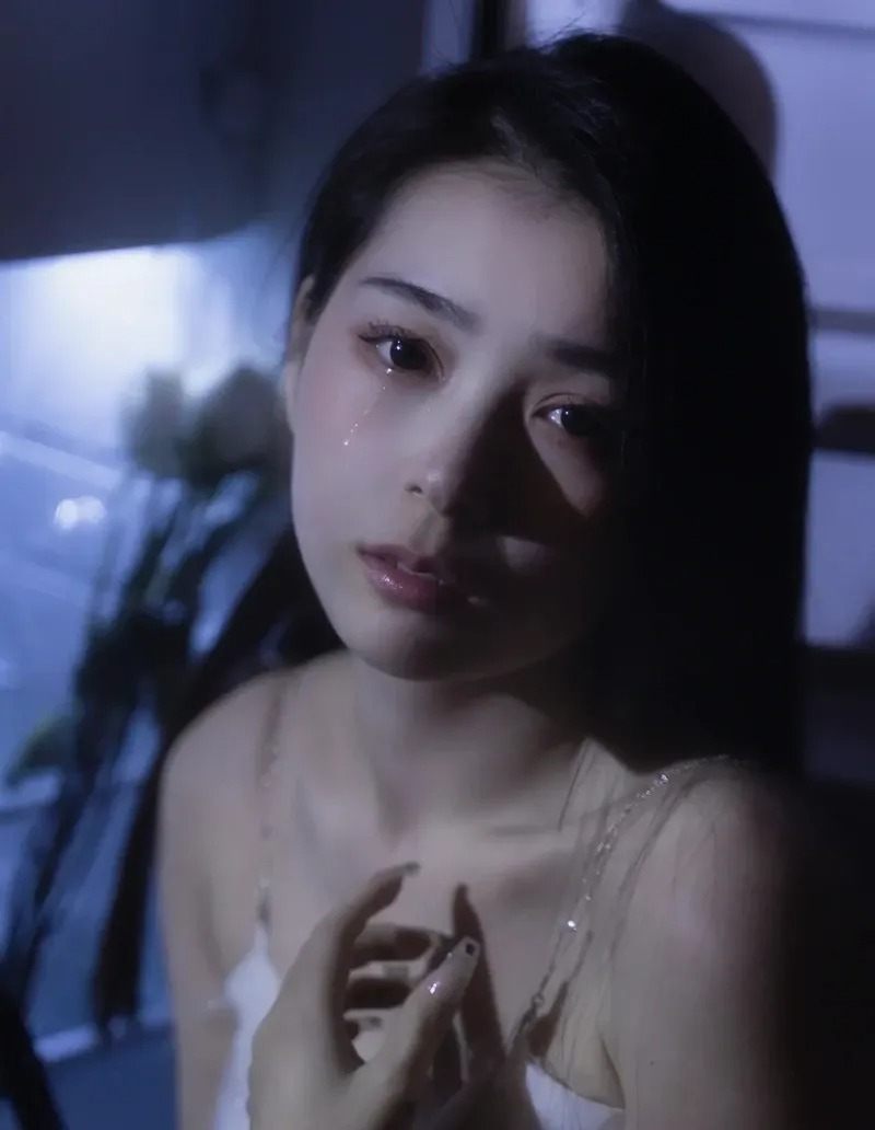 Gái xinh buồn đau đớn Gái xinh buồn đau đớn