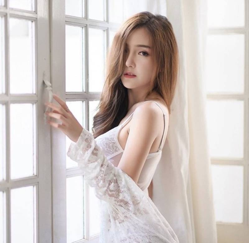 Gái xinh Thái Lan mặc đồ ngủ gợi cảm đứng trước cánh cửa Gái xinh Thái Lan mặc đồ ngủ gợi cảm đứng trước cánh cửa