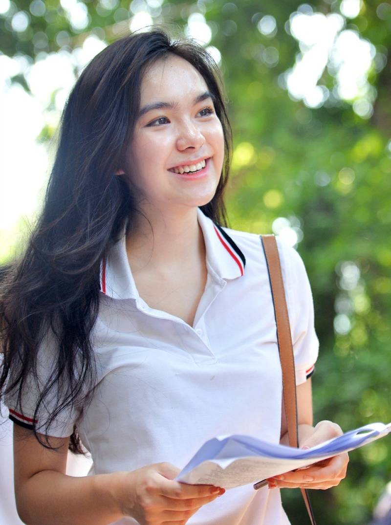 Gái xinh Thái Lan mặc áo polo trắng dễ thương Gái xinh Thái Lan mặc áo polo trắng dễ thương
